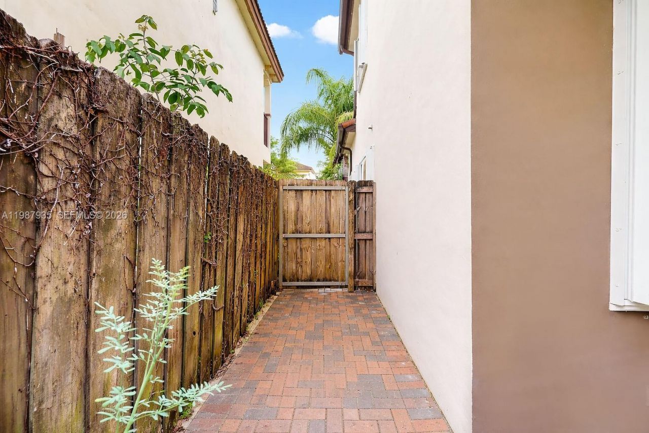 16479 SW 50th Ter, Miami, FL 33185 Photo