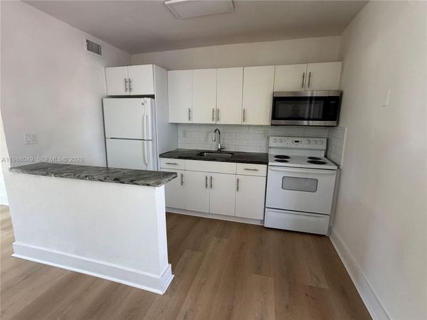 1021 NW 5th St , Unit 4, Miami, FL 33128