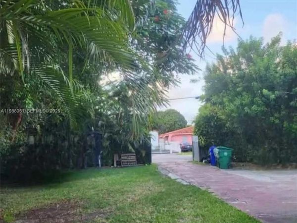 2952 SW 14th St , Miami, FL 33145