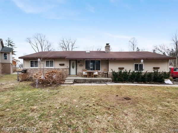 2065 Ridgemont Street, Commerce Twp, MI 48382