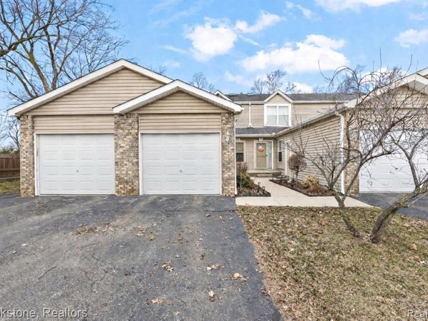 19512 Stanford Lane, Roseville, MI 48066