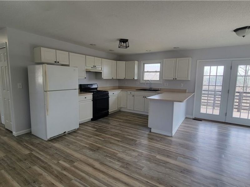 105 Woodcrest Lane, Marietta, OH 45750 Photo 2