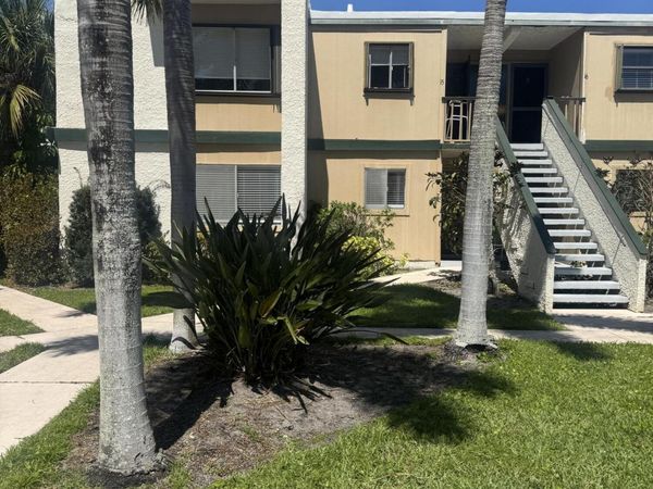 1444 SE Riverside Drive SE, Unit B-7, Stuart, FL 34996