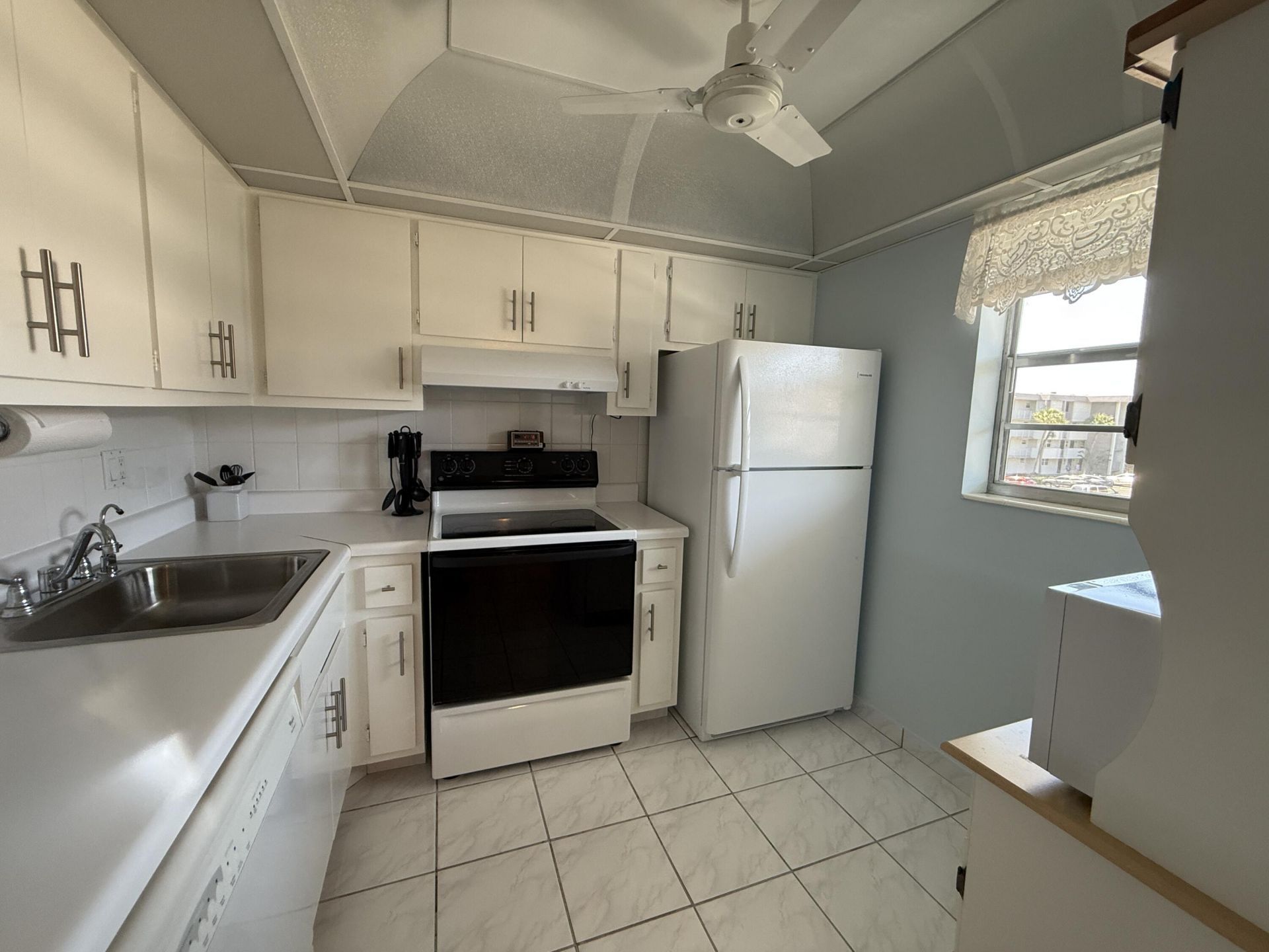 2861 NW 47th Terrace, Unit 304b, Lauderdale Lakes, FL 33313 Photo