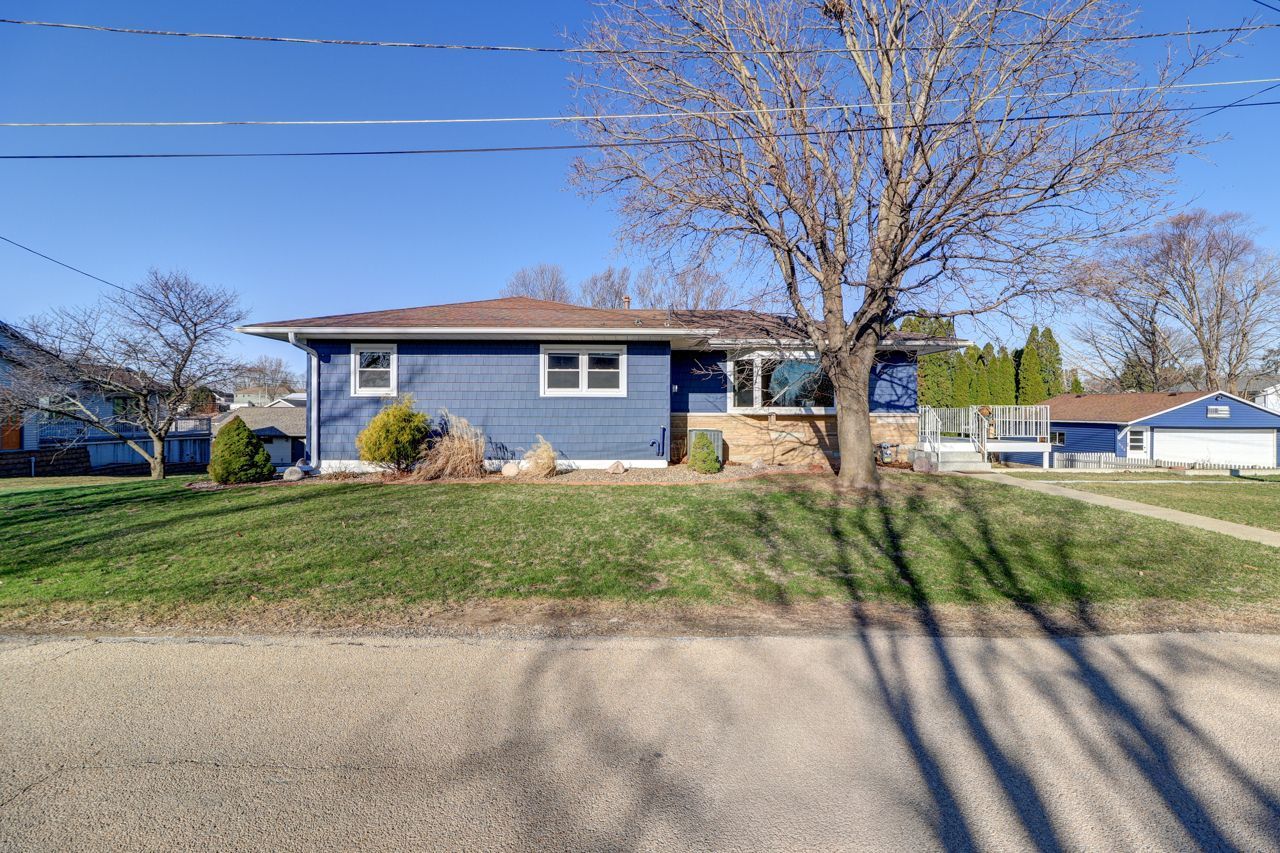 320 10th Street, Fulton, IL 61252 Main Photo