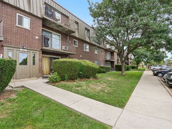 586 Fairway View Drive , Unit 1A, Wheeling, IL 60090