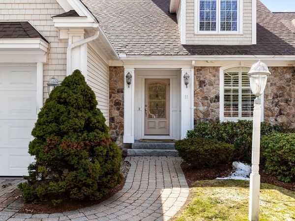 11 Swan Ln, Unit 11, Andover, MA 01810