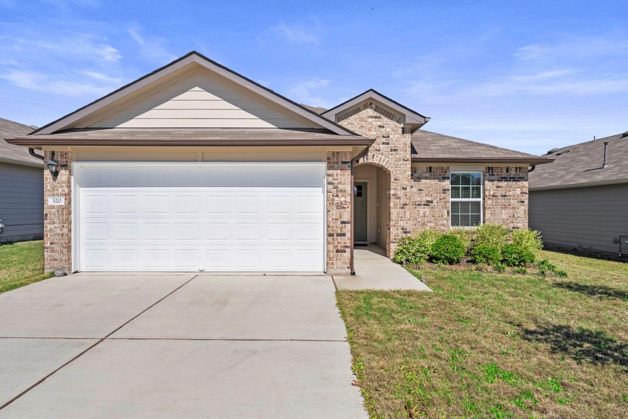 320 Darwin Pl, Lockhart, TX 78644 Main Photo