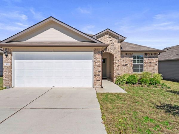 320 Darwin PL, Lockhart, TX 78644