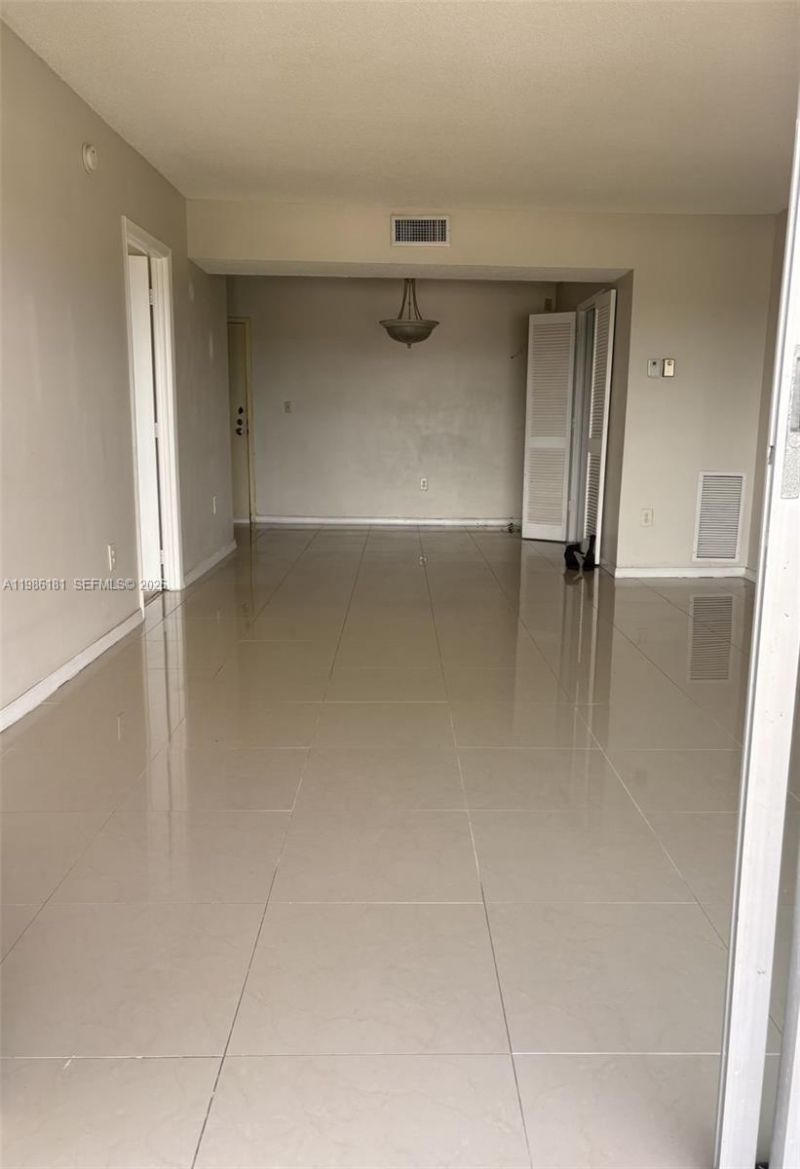 4164 Inverrary Dr, Unit 913, Lauderhill, FL 33319 Photo