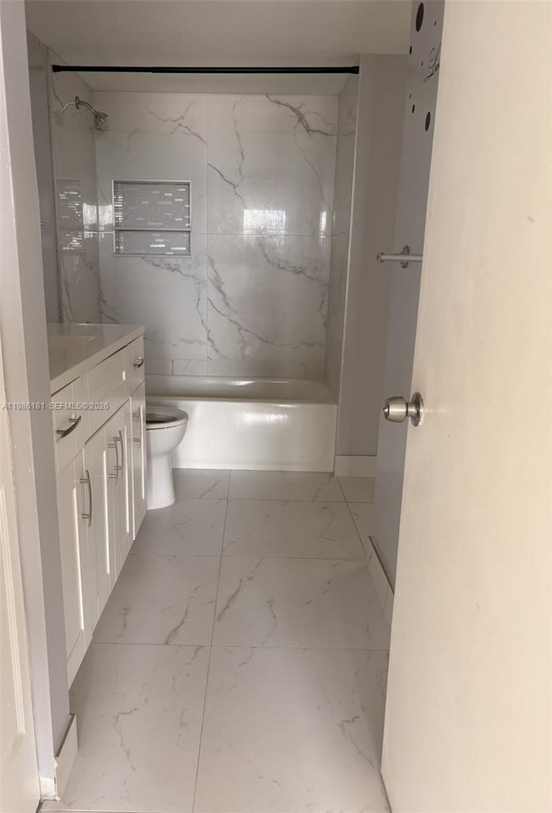 4164 Inverrary Dr, Unit 913, Lauderhill, FL 33319 Photo