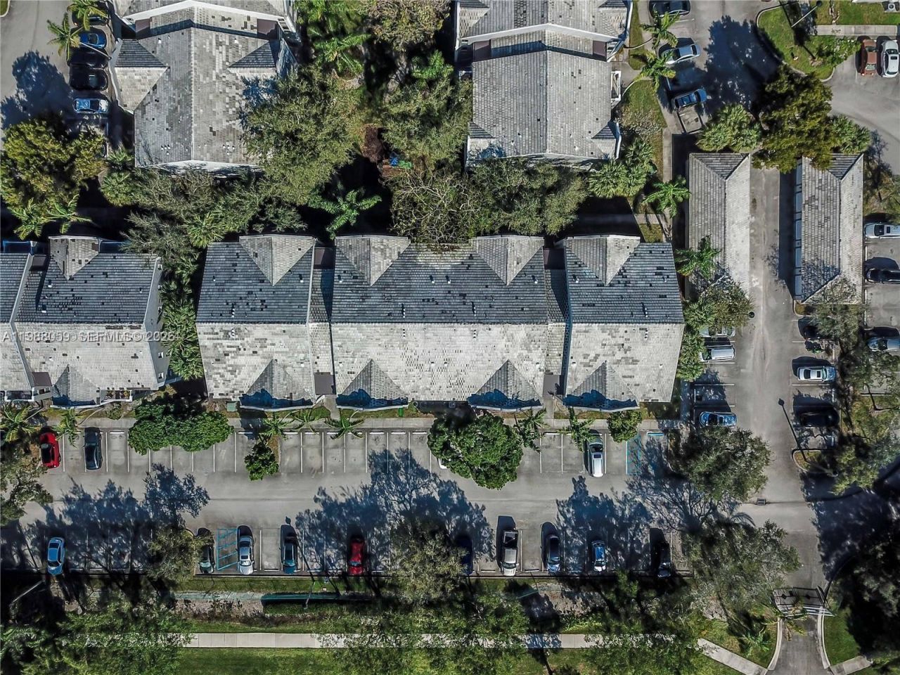 11133 SW 8th St, Unit 102, Pembroke Pines, FL 33025 Photo