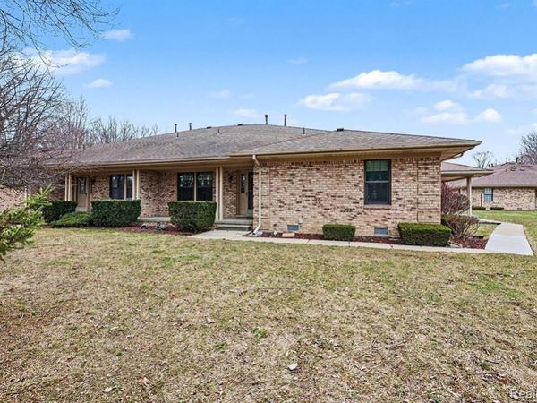 33524 Meldrum Street, Chesterfield Twp, MI 48047