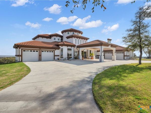 205 County Road 2727 , Mico, TX 78056