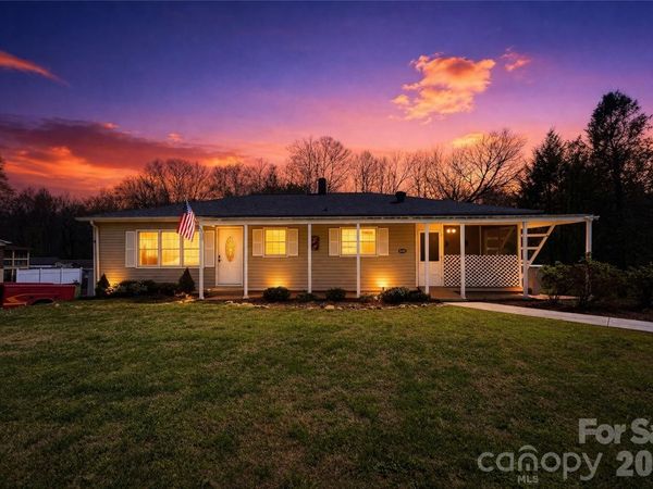 848 Meadowood Drive NE, Lenoir, NC 28645