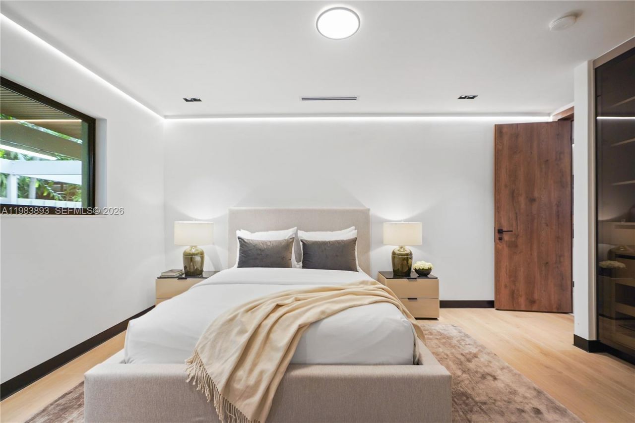 20020 NE 21st Ct , Miami, FL 33179 Photo