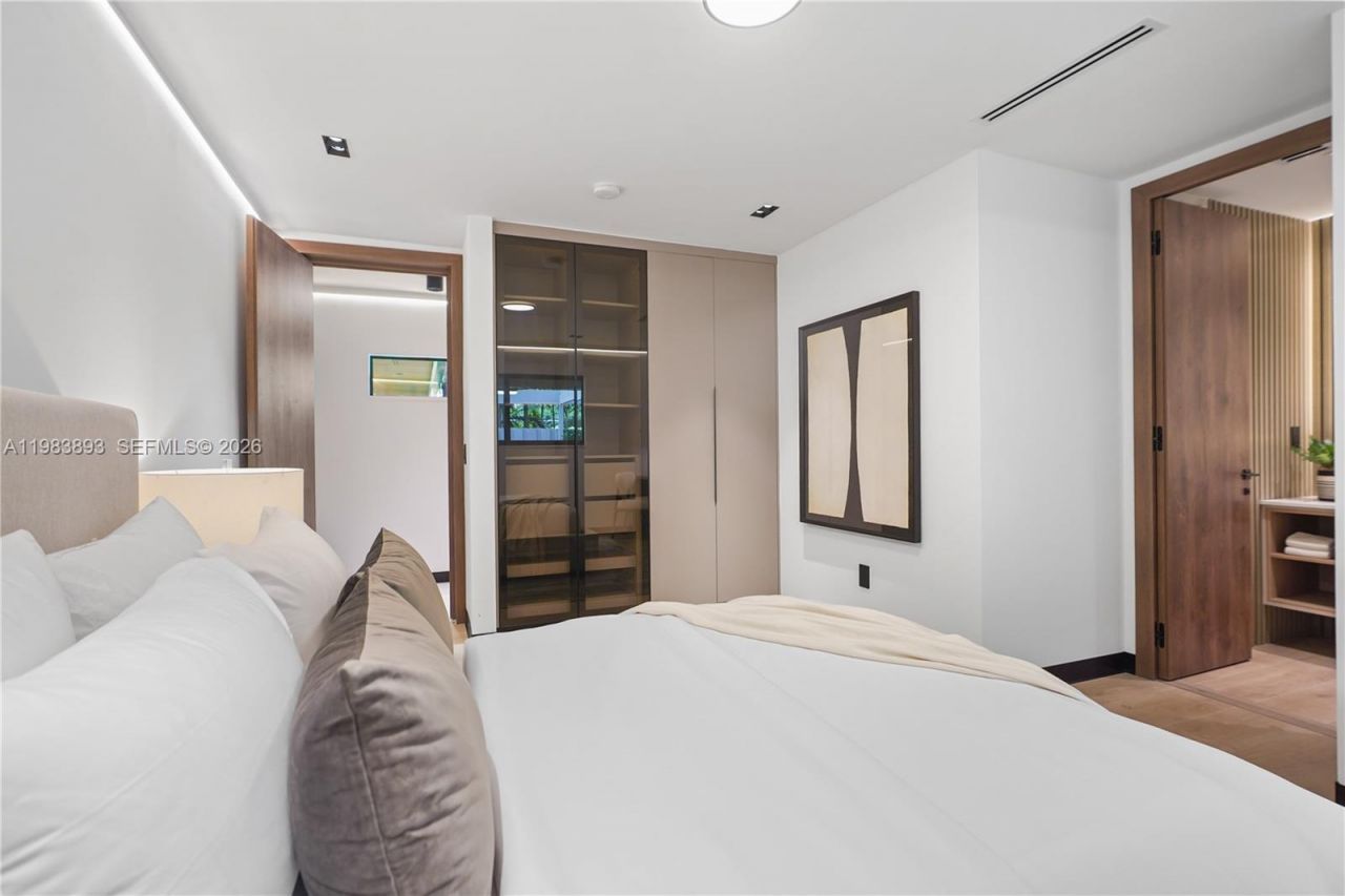 20020 NE 21st Ct , Miami, FL 33179 Photo