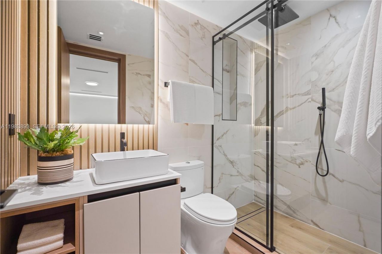 20020 NE 21st Ct , Miami, FL 33179 Photo