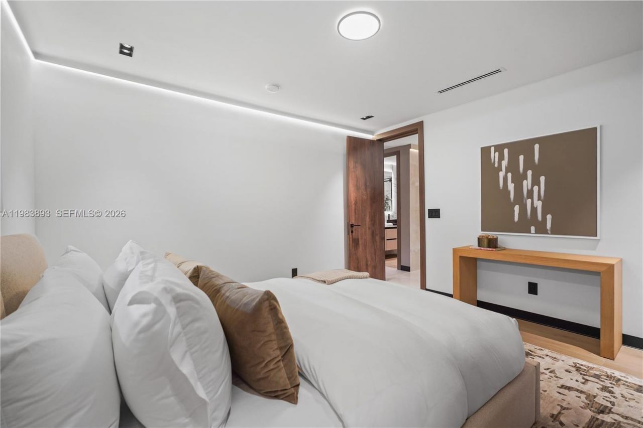 20020 NE 21st Ct , Miami, FL 33179 Photo