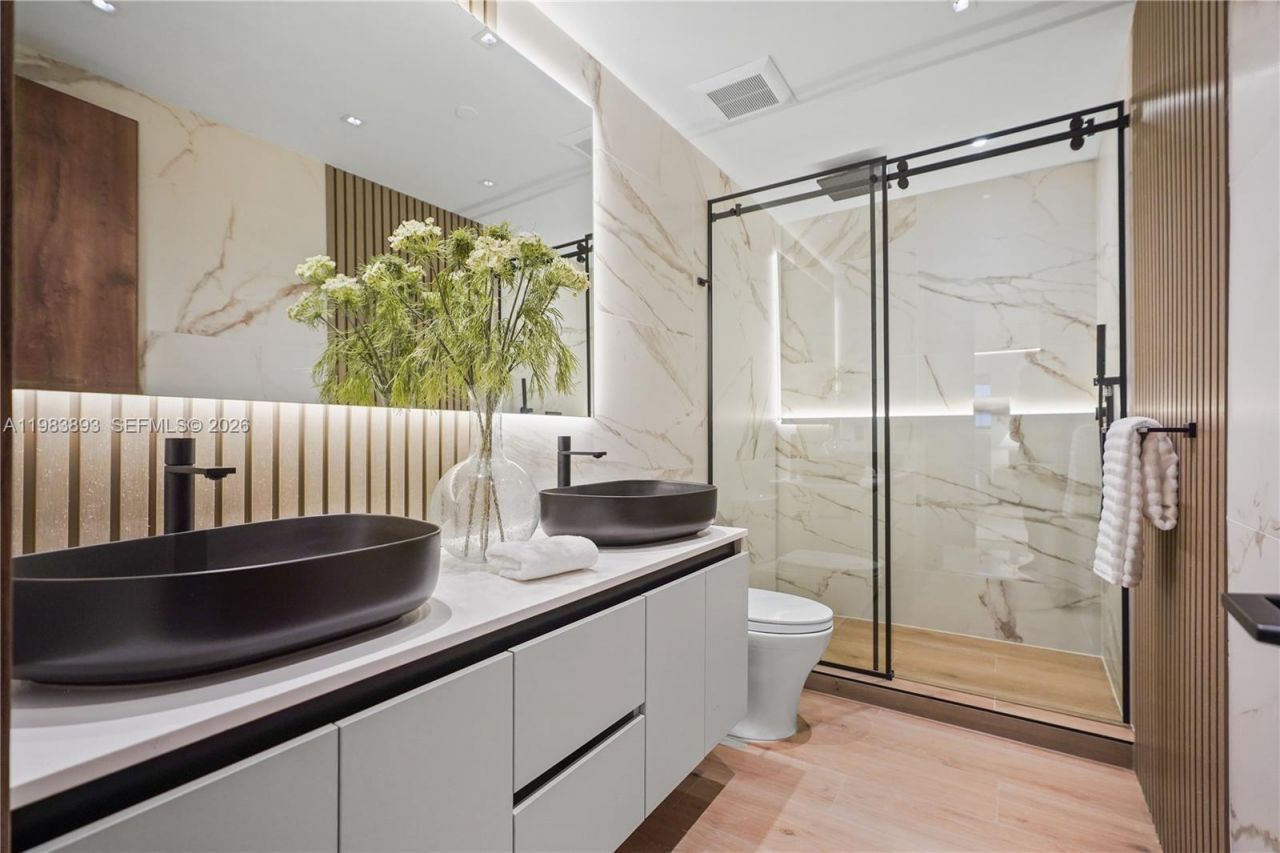 20020 NE 21st Ct , Miami, FL 33179 Photo