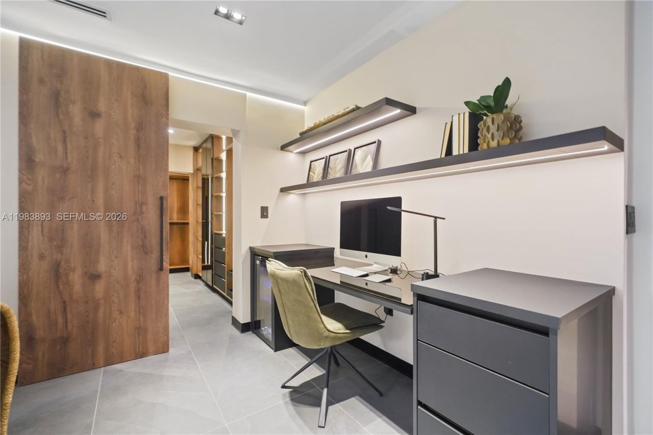 20020 NE 21st Ct , Miami, FL 33179 Photo