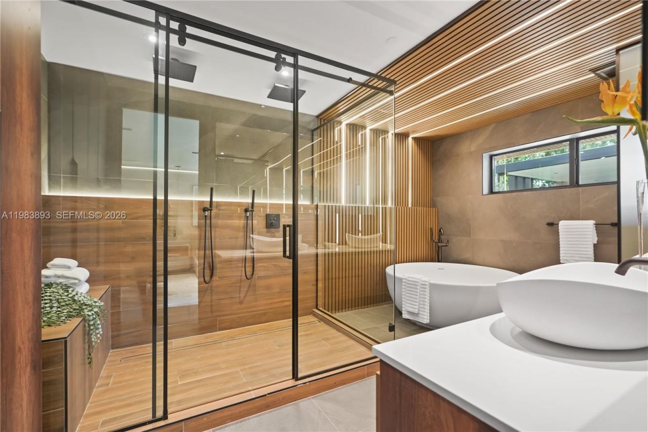 20020 NE 21st Ct , Miami, FL 33179 Photo