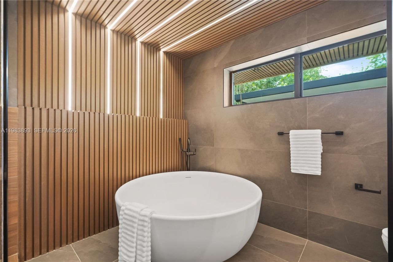 20020 NE 21st Ct , Miami, FL 33179 Photo