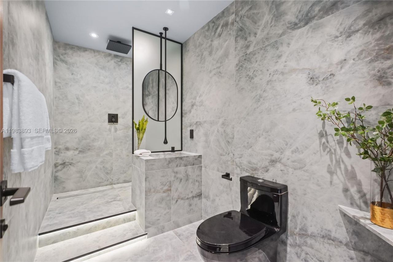 20020 NE 21st Ct , Miami, FL 33179 Photo