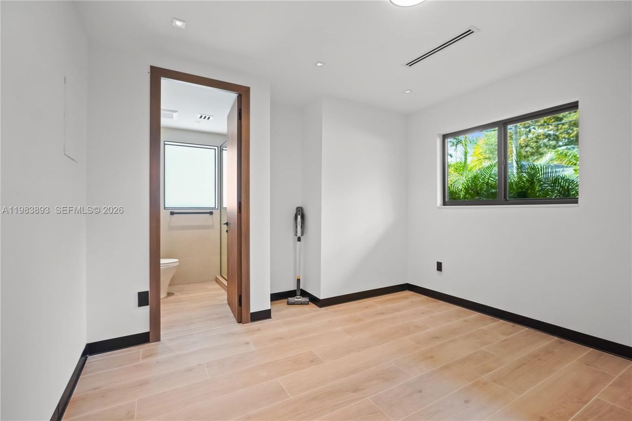 20020 NE 21st Ct , Miami, FL 33179 Photo