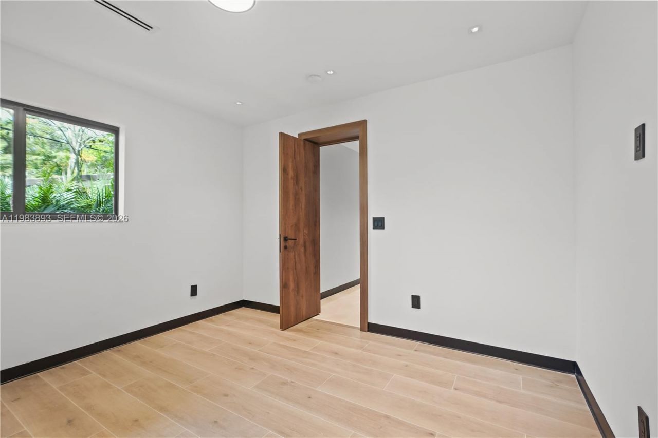 20020 NE 21st Ct , Miami, FL 33179 Photo