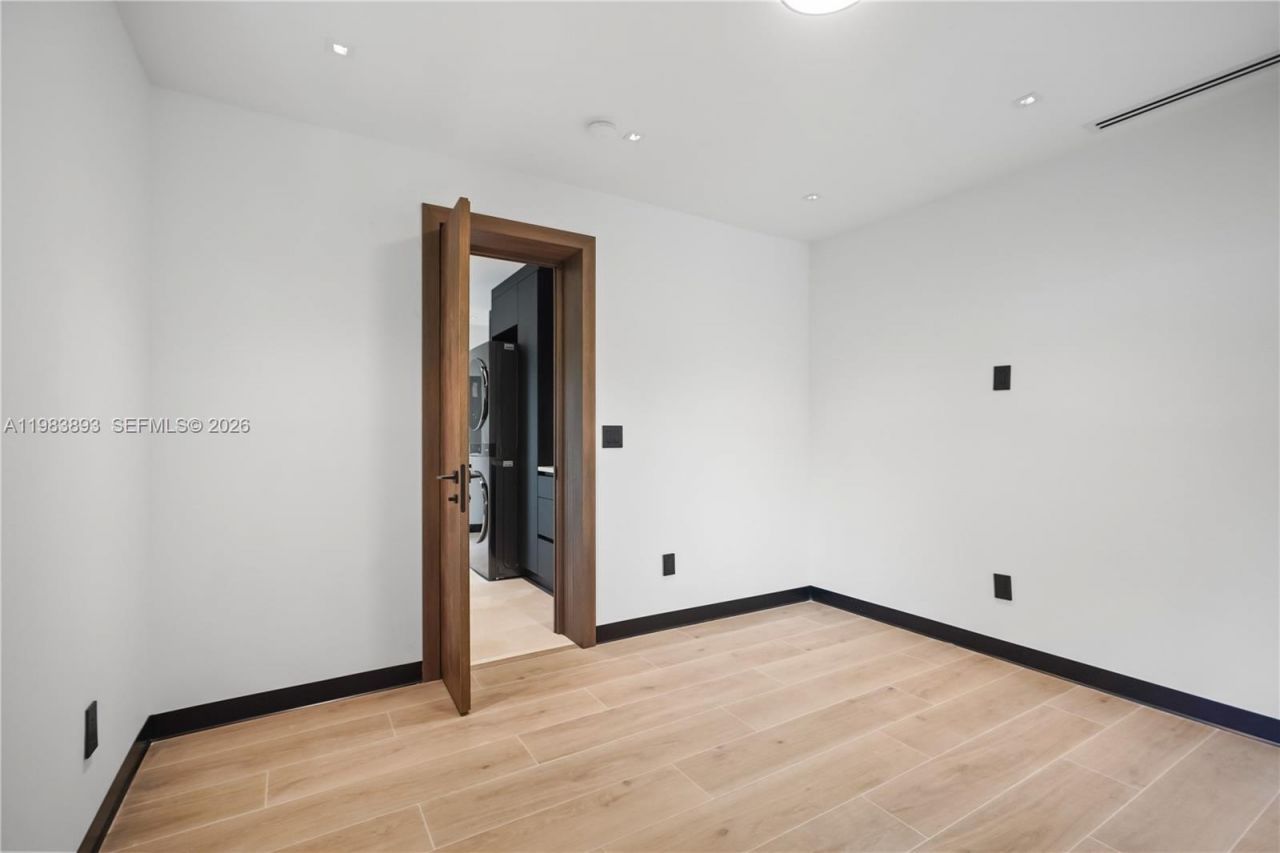 20020 NE 21st Ct , Miami, FL 33179 Photo