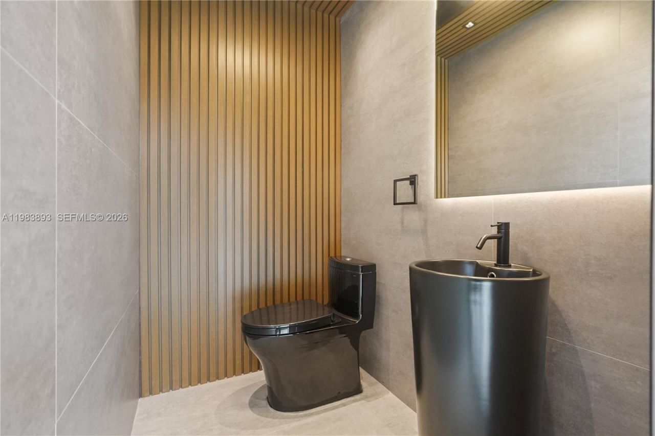 20020 NE 21st Ct , Miami, FL 33179 Photo