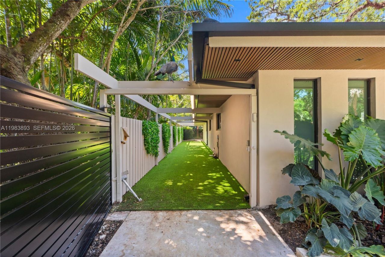 20020 NE 21st Ct , Miami, FL 33179 Photo