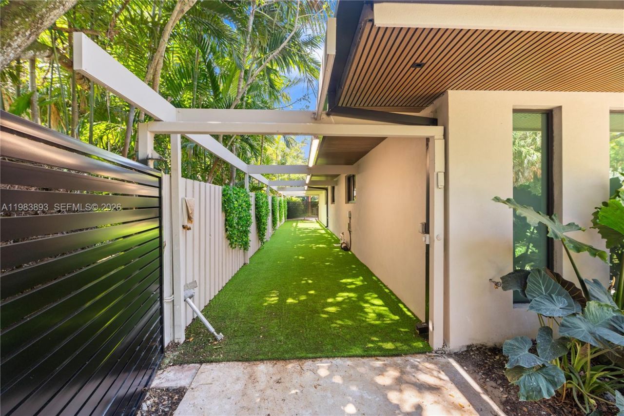 20020 NE 21st Ct , Miami, FL 33179 Photo