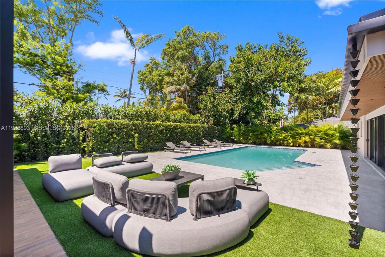 20020 NE 21st Ct , Miami, FL 33179 Photo