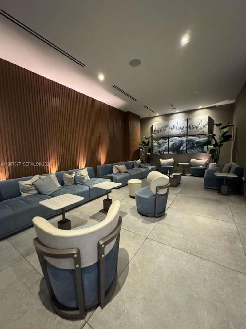 239 SW 9th St, Unit 1704, Miami, FL 33130 Photo