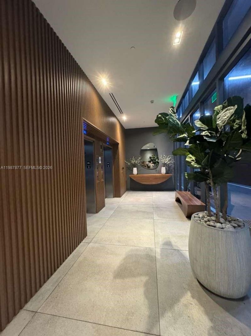 239 SW 9th St, Unit 1704, Miami, FL 33130 Photo