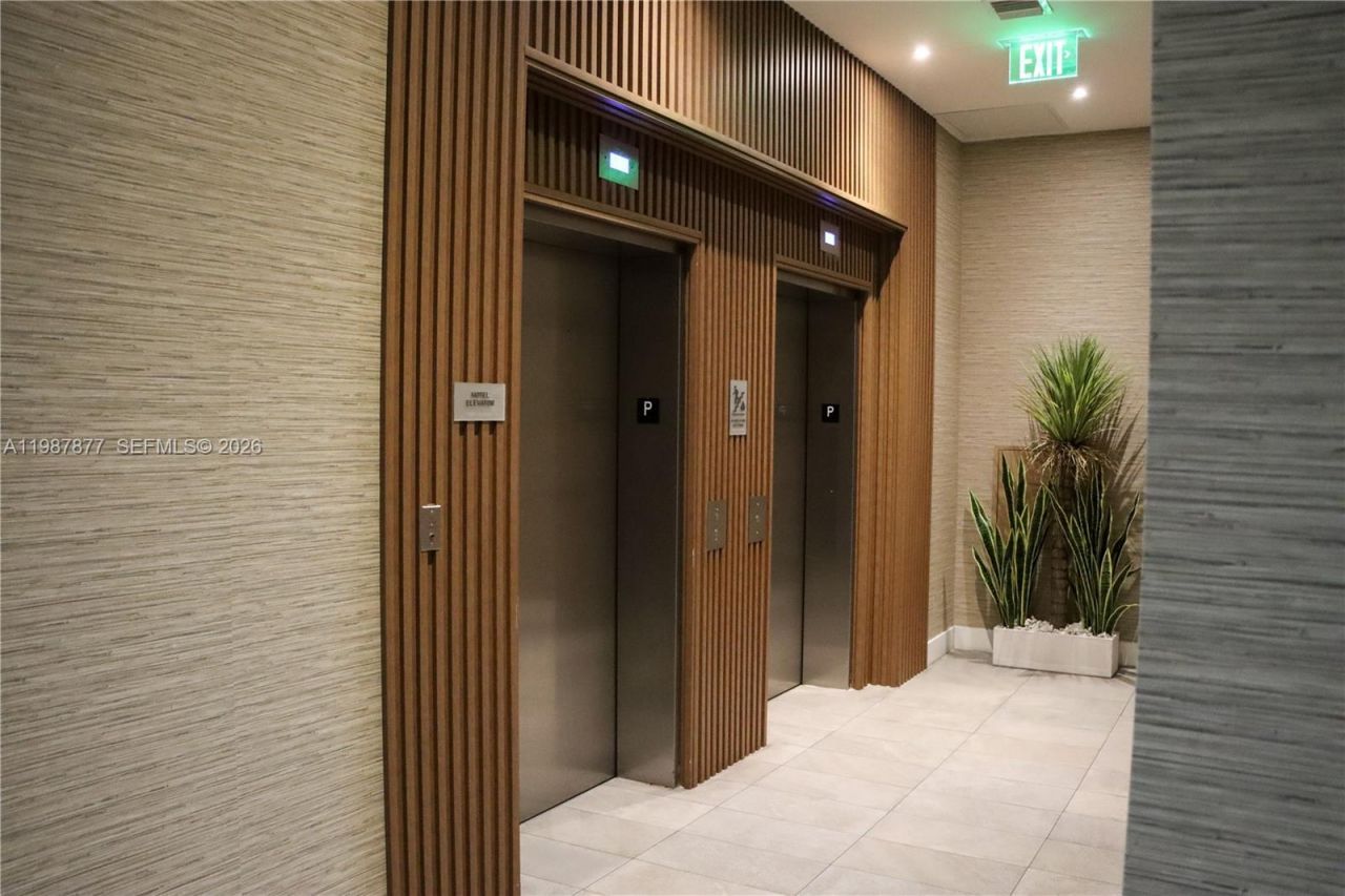 239 SW 9th St, Unit 1704, Miami, FL 33130 Photo