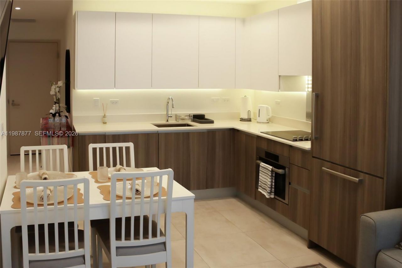 239 SW 9th St, Unit 1704, Miami, FL 33130 Photo