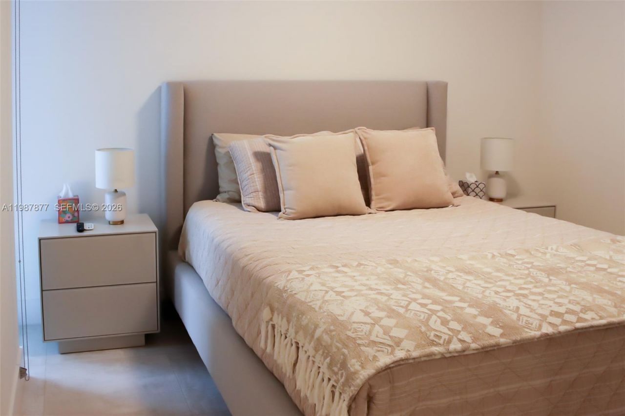 239 SW 9th St, Unit 1704, Miami, FL 33130 Photo