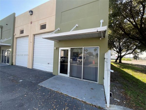 10601 NW 122nd St, Unit 13, Medley, FL 33178
