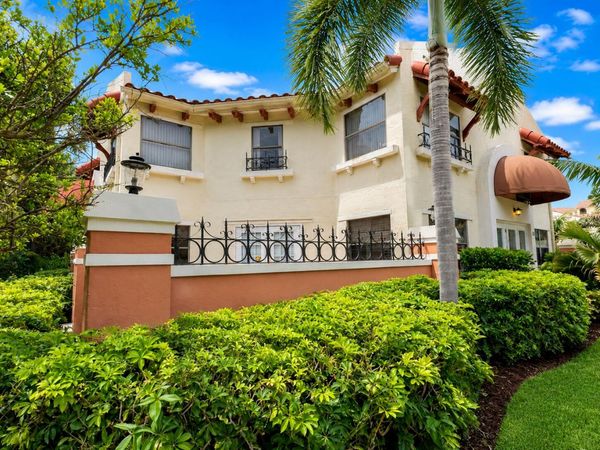 13 Uno Lago Drive, Juno Beach, FL 33408