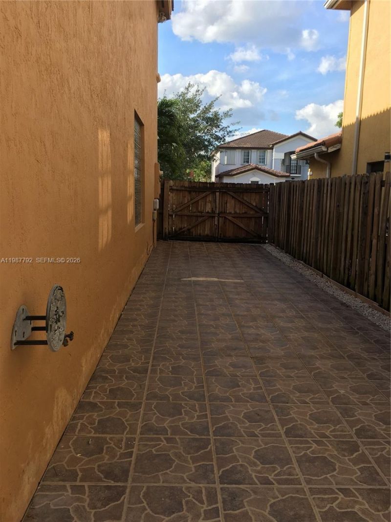 14512 SW 10th St , Miami, FL 33184 Photo