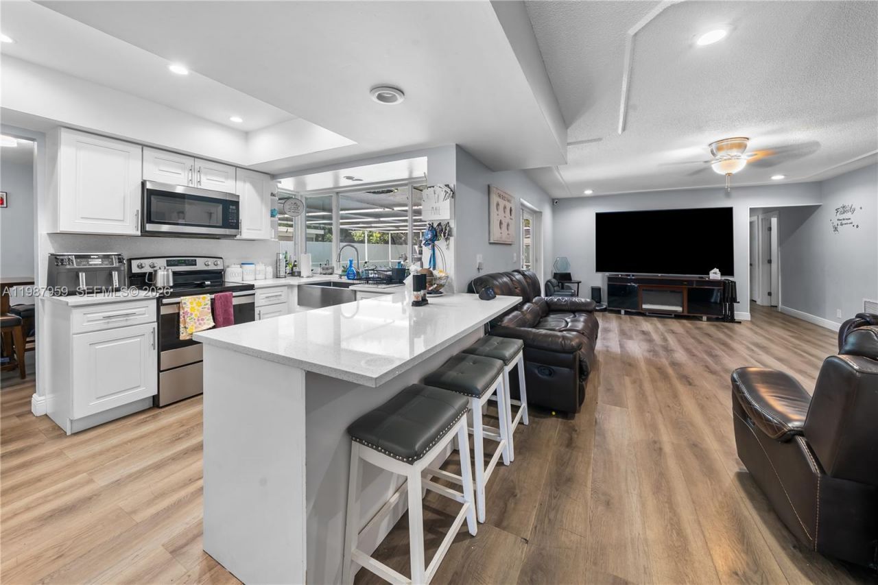 491 NW 45th Ter , Plantation, FL 33317 Photo