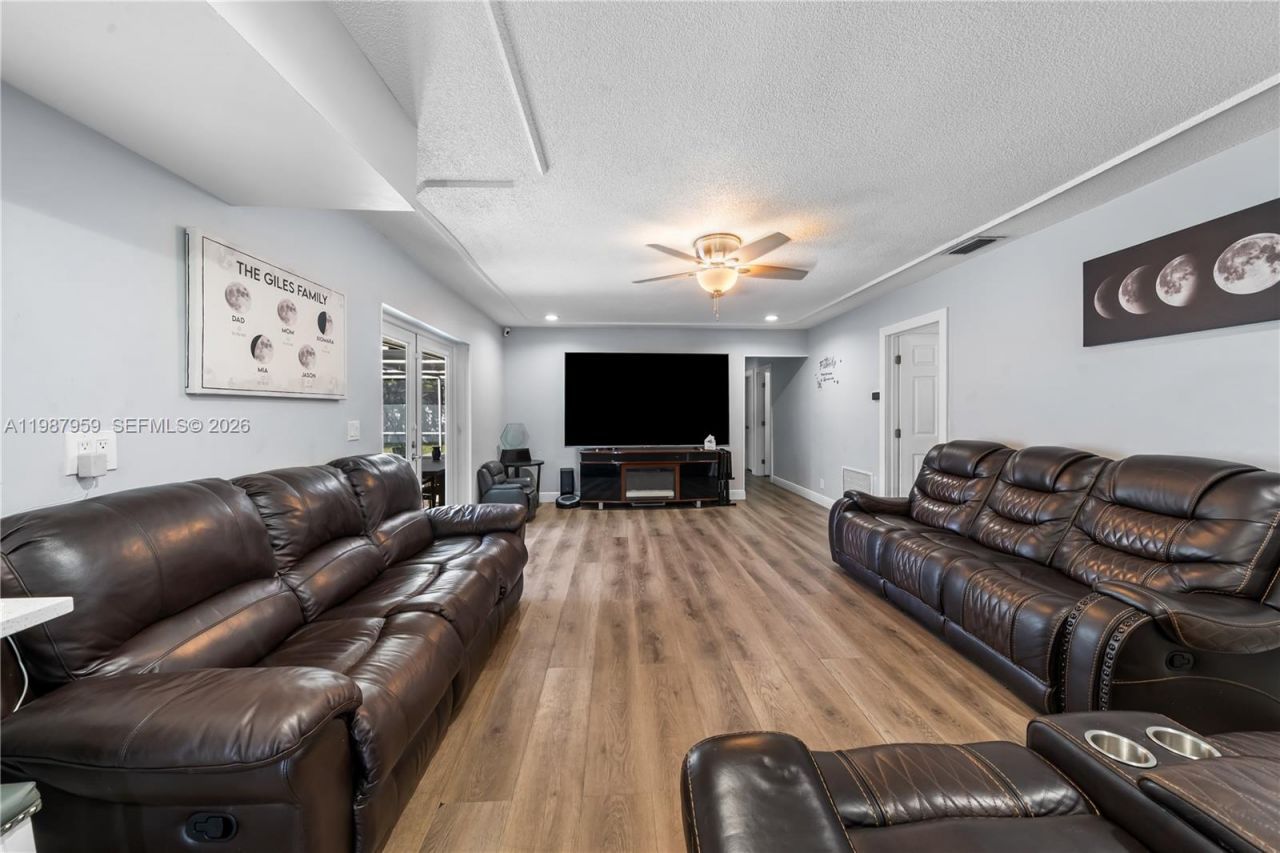 491 NW 45th Ter , Plantation, FL 33317 Photo