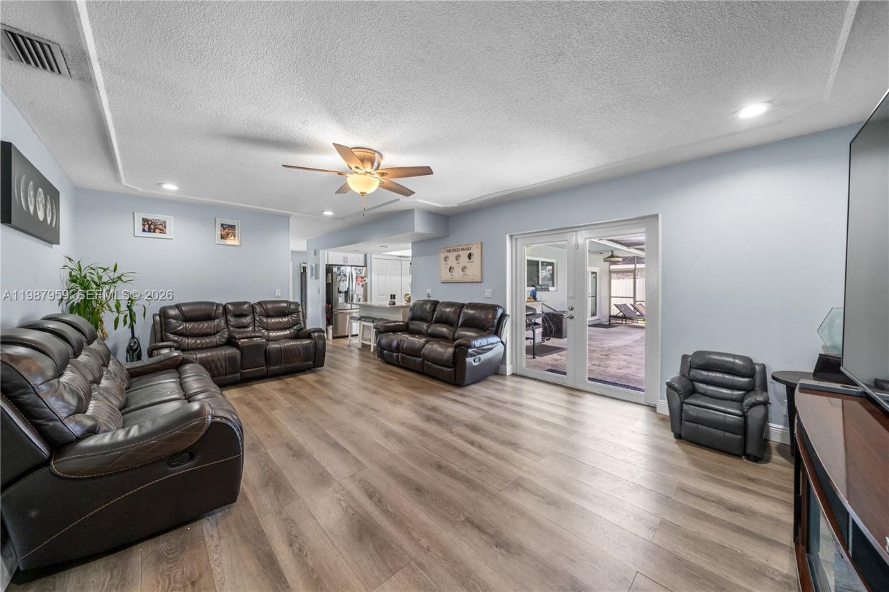 491 NW 45th Ter , Plantation, FL 33317 Photo