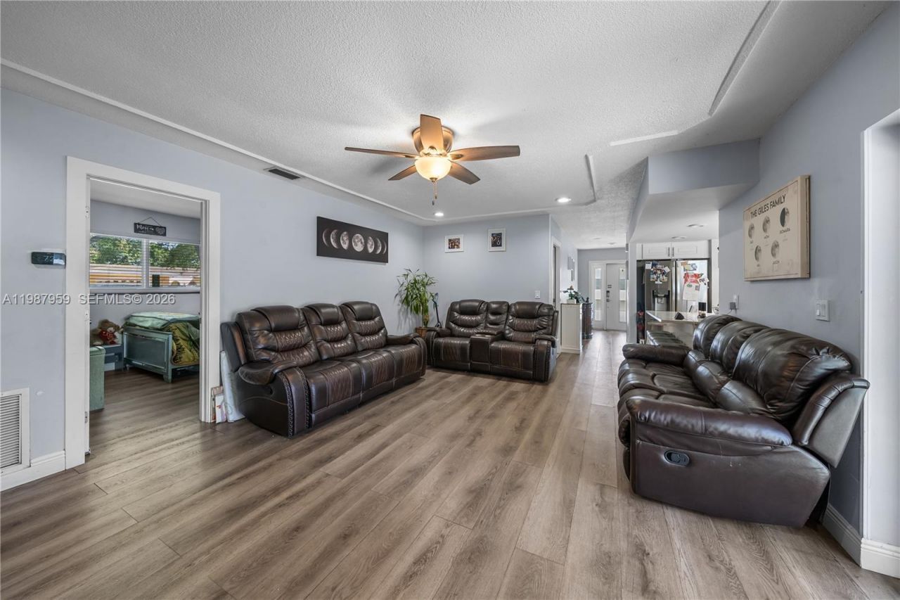 491 NW 45th Ter , Plantation, FL 33317 Photo