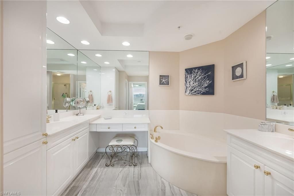 425 Cove Tower Dr, Unit 502, Naples, FL 34110 Photo