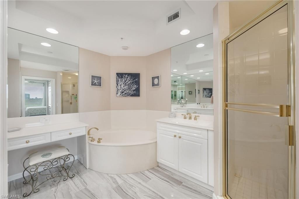 425 Cove Tower Dr, Unit 502, Naples, FL 34110 Photo