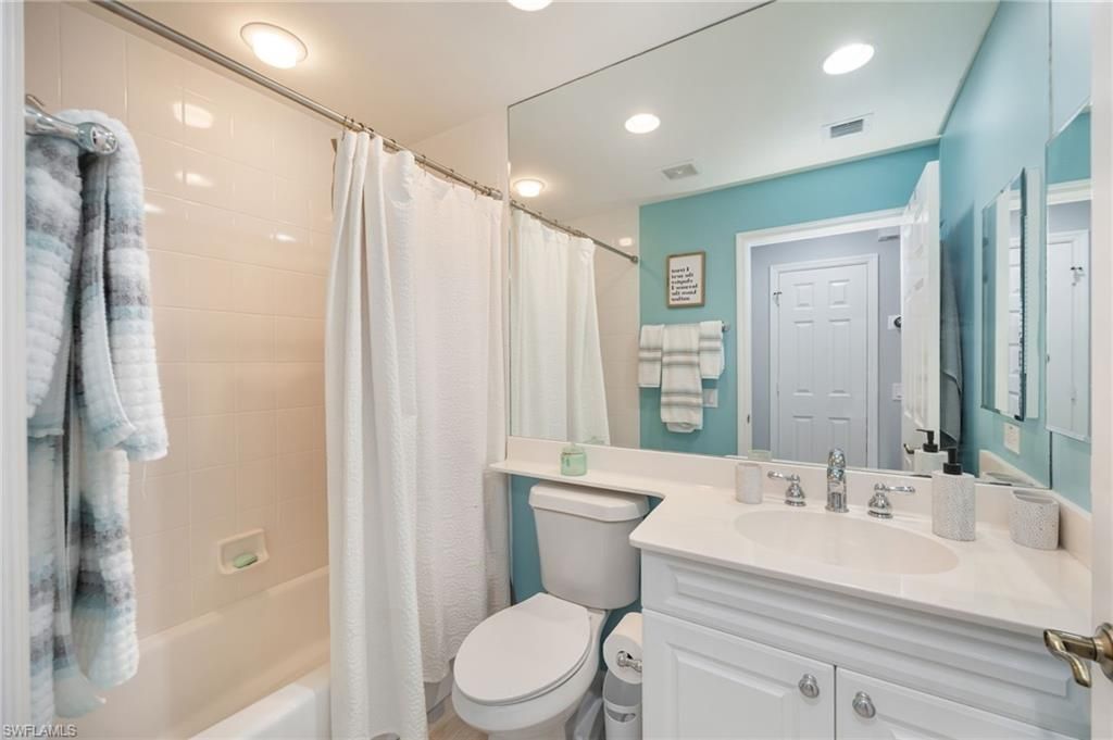 425 Cove Tower Dr, Unit 502, Naples, FL 34110 Photo
